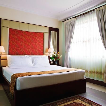 Hotel Luxury World Phnom Penh Bagian luar foto