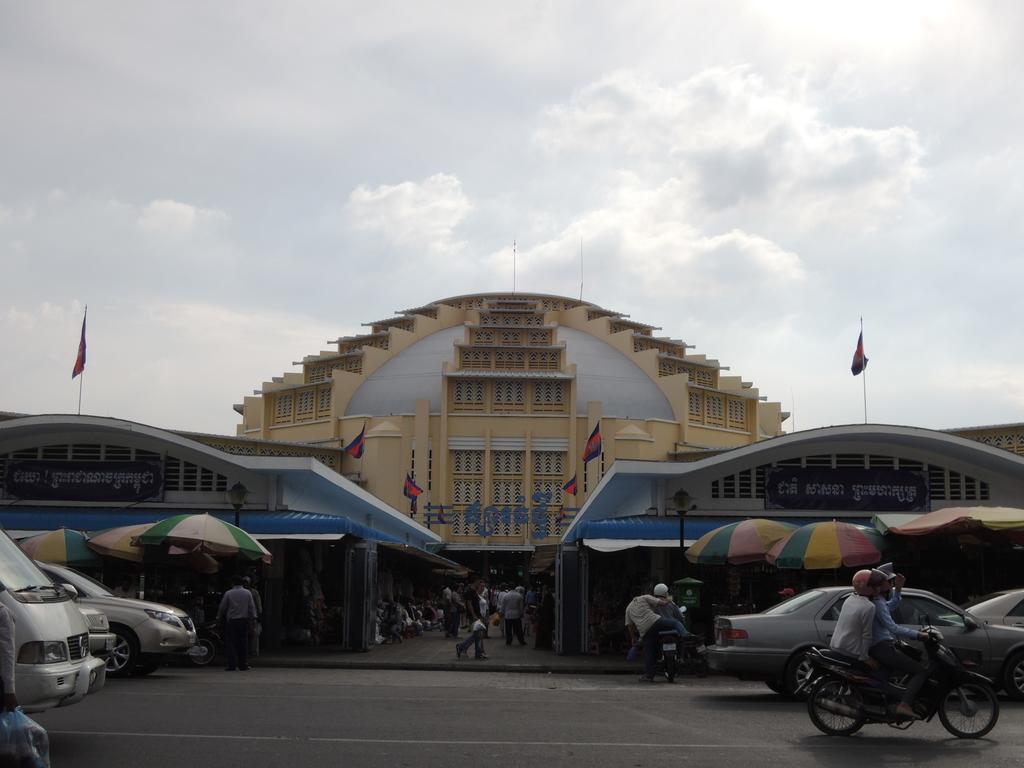 Hotel Luxury World Phnom Penh Bagian luar foto