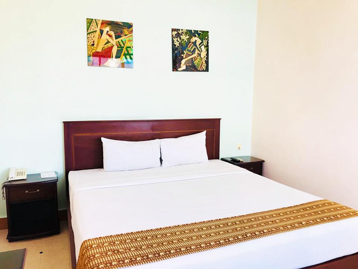 Hotel Luxury World Phnom Penh Bagian luar foto